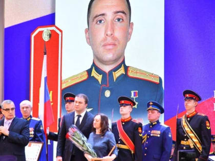 Виталий Хоценко принял участие в церемонии открытия памятной доски герою СВО Евгению Груздеву