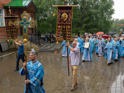 Торжественное богослужение в Омске в честь Казанской иконы Божией Матери