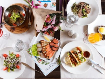 Кормить чиновников форелью и расстегаями в Омске вновь будет ресторан «Пеликан»