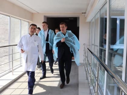 Андрей Турчак навестил раненых бойцов СВО в омском Клиническом медико-хирургическом центре