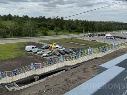 Омского подрядчика «поймали» на сверхтяжелой технике для развязки у Ленинградского моста