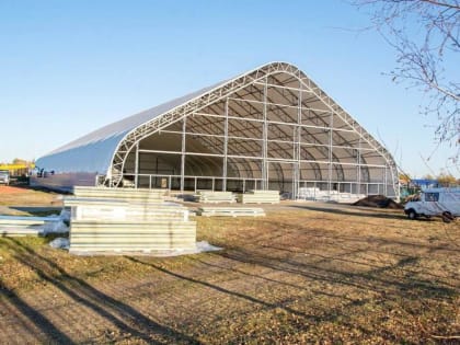 По решению Виталия Хоценко на достройку крытого катка в Таврическом районе выделили 29 млн рублей