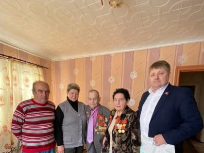 Депутаты и активисты «Единой России» в новогодние каникулы поздравляют с Новым Годом и Рождеством ветеранов Великой Отечественной войны