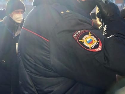 Хранил в сейфе: в Омске задержали наркокурьера