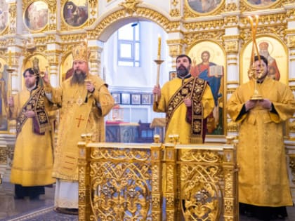 В канун Недели 38-й по Пятидесятнице митрополит Омский и Таврический Дионисий совершил Всенощное бдение в кафедральном соборе Успения Пресвятой Богородицы г. Омска