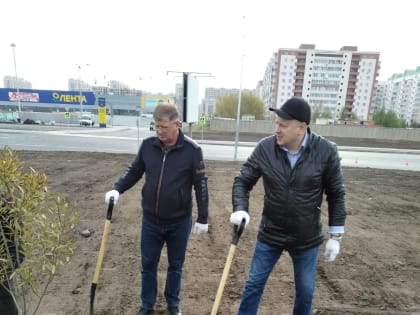 Председатель Омского горсовета Владимир Корбут и мэр Сергей Шелест в тандеме потрудились на благо Левобережья