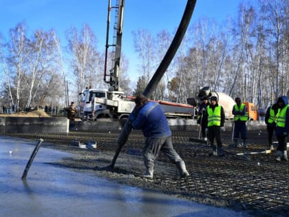 Виталий Хоценко: Возведение новых современных корпусов лагеря «Орленок» в Калачинском районе идет полным ходом