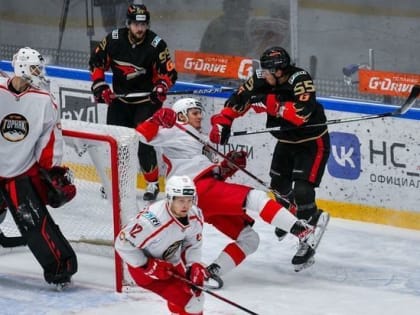 «Омские Крылья» выиграли в ВХЛ в пятый раз подряд