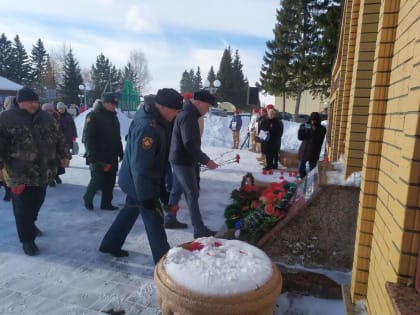 Гордимся живыми, чтим павших бойцов