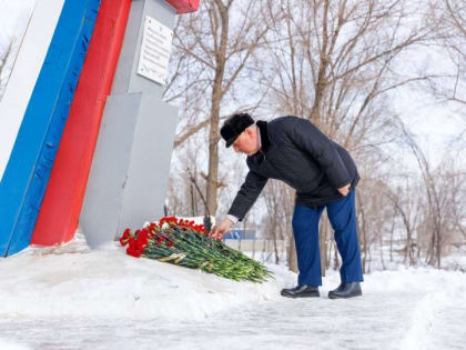 Кандидат в Президенты от КПРФ Николай Харитонов почтил память летчиков-героев экипажа Ил-76