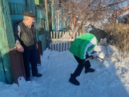 «Команда Президента» убрала снег в частном секторе Левобережья Омска