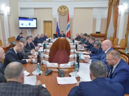 Губернатор Виталий Хоценко обсудил обеспечение безопасности дорожного движения в Омской области