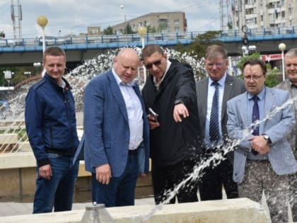 В Омске заработал фонтан у библиотеки Пушкина