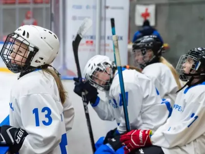 В Омске прошел первый турнир по хоккею среди девочек