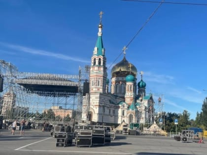 В Омске нашли подрядчика, который украсит улицы к Дню города за полцены