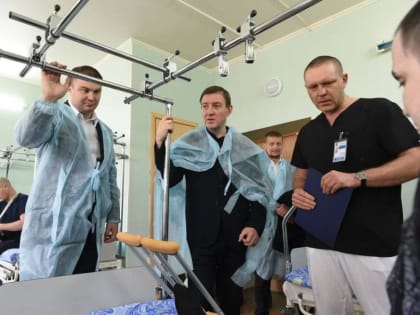 Андрей Турчак и Виталий Хоценко навестили раненых из Донбасса, находящихся на лечении в Омске