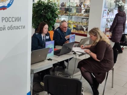 Сотрудники УФНС России по Омской области продолжают информирование населения в рамках работы мобильных налоговых офисов