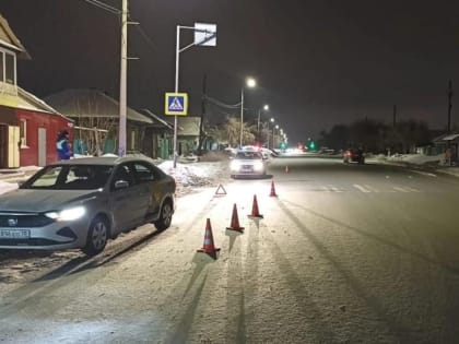В Омске иномарка на пешеходном переходе сбила молодых людей