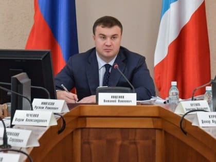 На ежемесячные выплаты за классное руководство учителям школ в 2025-2027 годах выделили более 4,7 млрд рублей