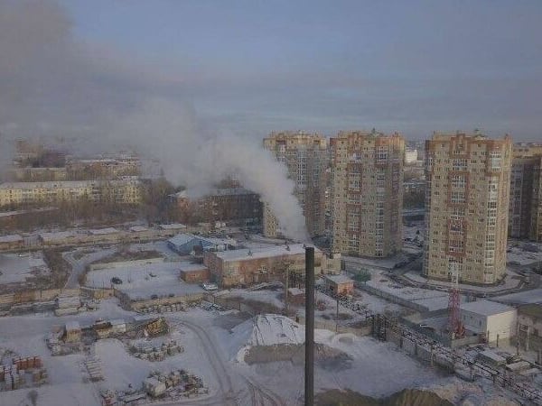 В Омске обнаружили предприятия, где незаконно сжигают пластик и медотходы