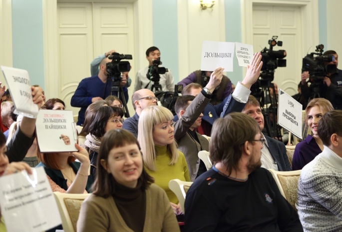 Хорошие новости сми. Журналисты Омска. Журналист зарплата. Зарплата репортера. Омские корреспонденты фото.