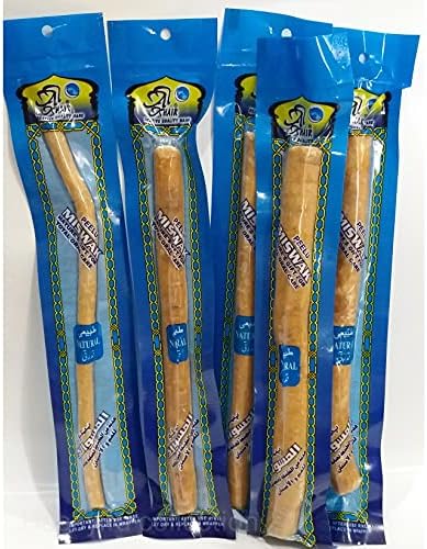 Plusieurs bâtons de Siwak naturels