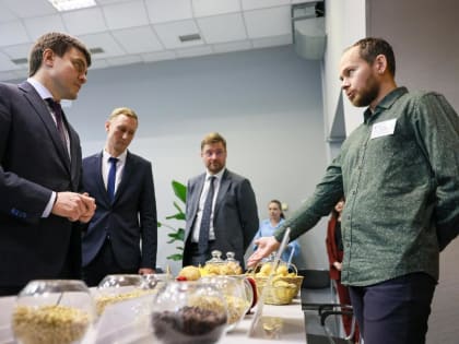 В Красноярске обсудили будущее для молодёжи в аграрном секторе