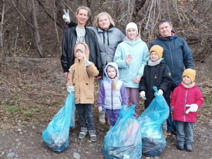 Несмотря на дождь, тысячи красноярцев вышли на общегородской субботник