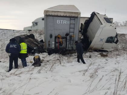 В Новоселовском районе края в ДТП погибла 24-летняя девушка-водитель