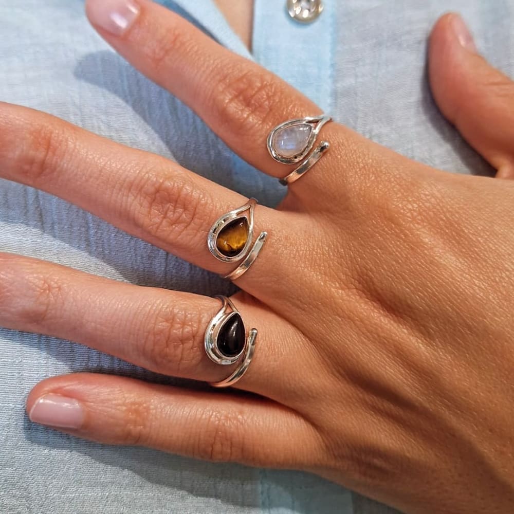ANILLO SEMI ABIERTO ÓNIX Y OJO DE TIGRE.