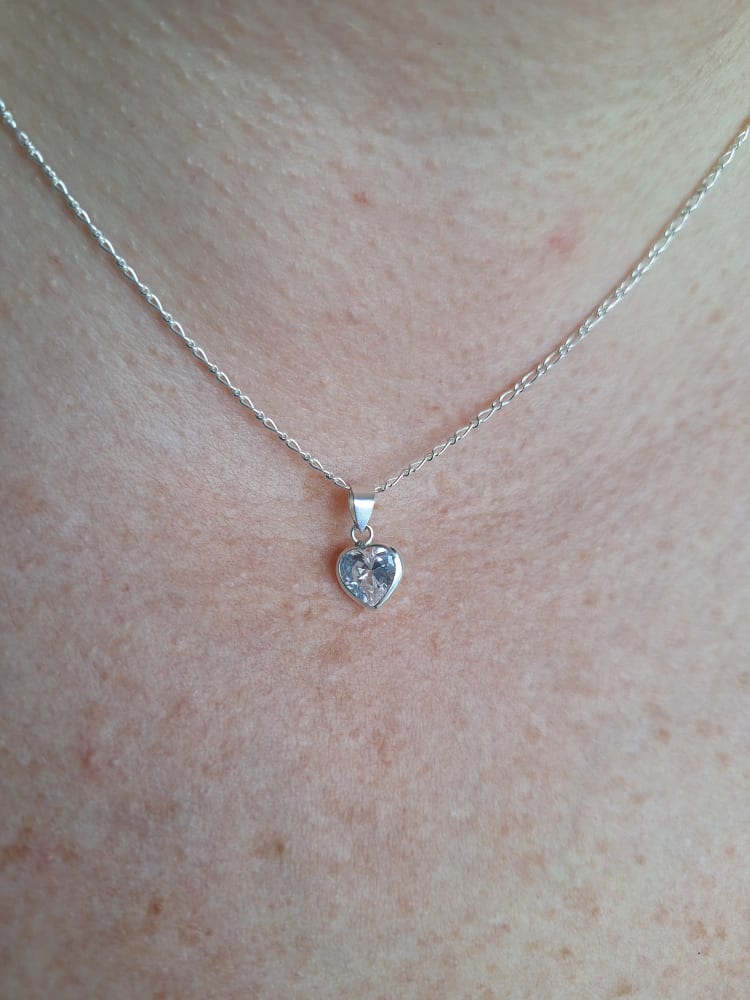 DIJE CORAZÓN PUNTO LUZ
