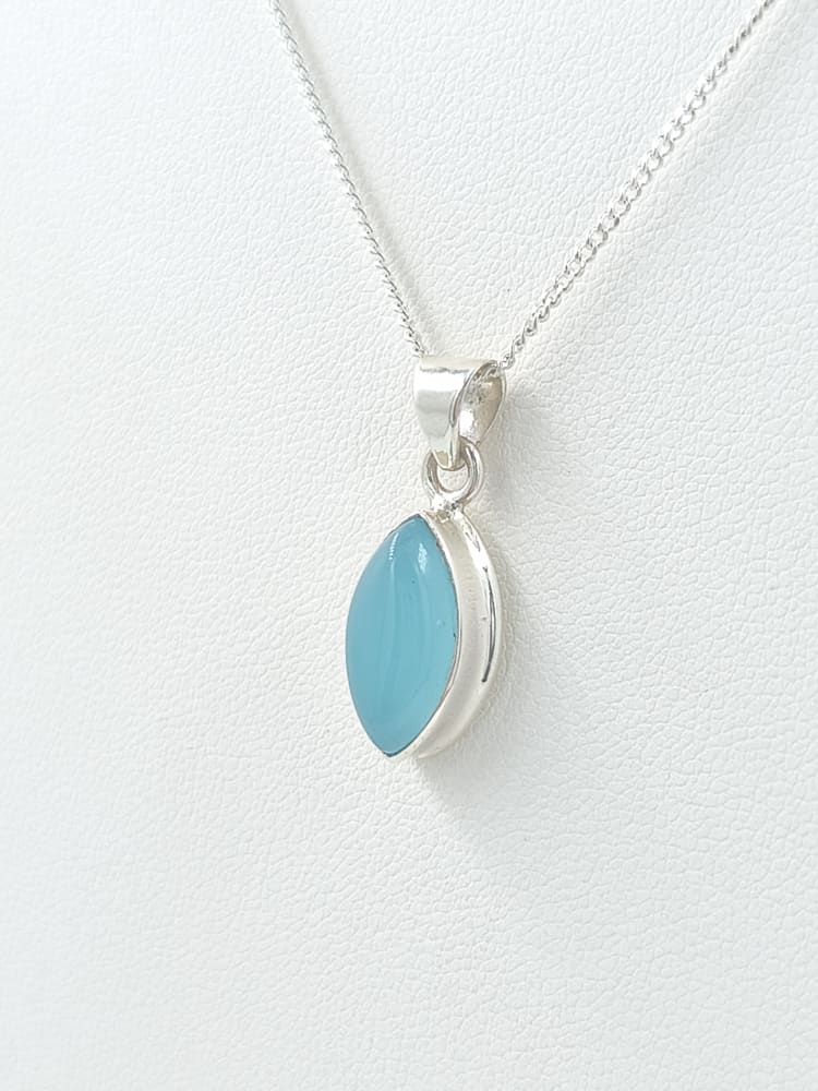 DIJE CON CALCEDONIA CELESTE