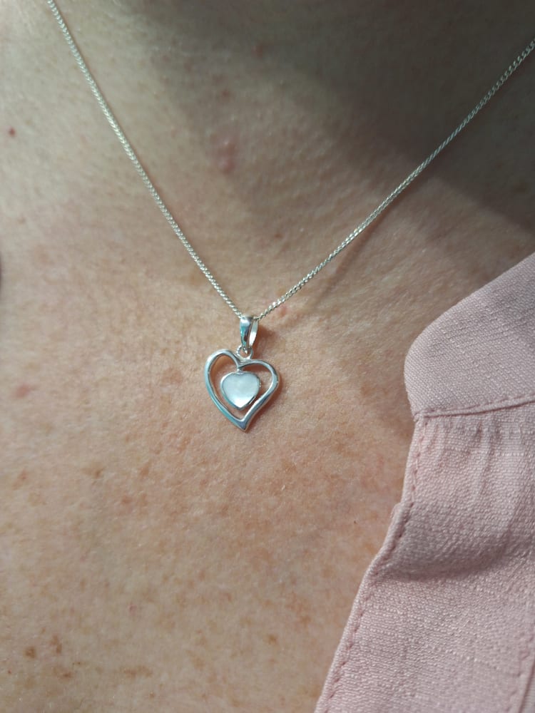 DIJE CORAZÓN DE NÁCAR