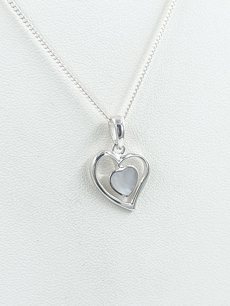 DIJE CORAZÓN DE NÁCAR