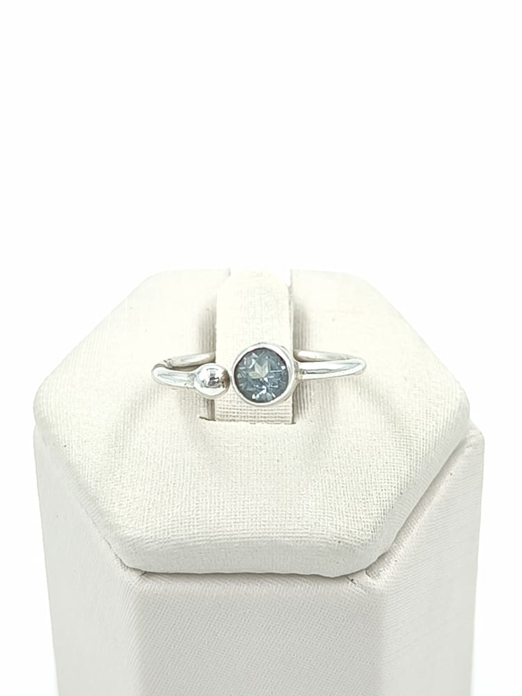 ANILLO CON TOPACIO AZUL