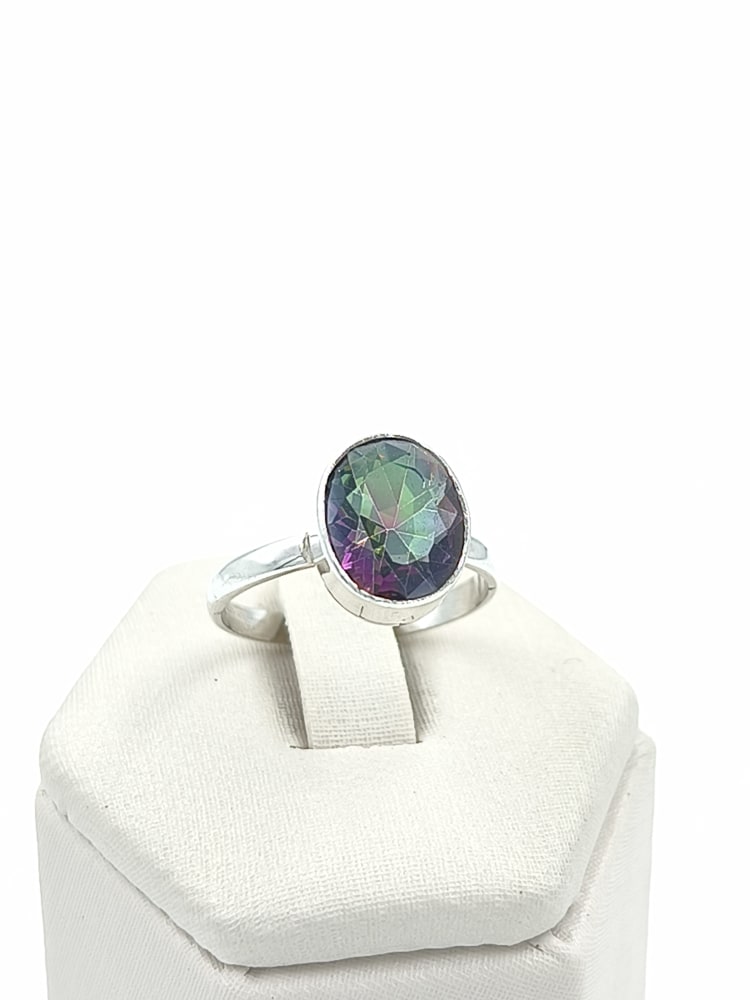 ANILLO CON TOPACIO MÍSTICO