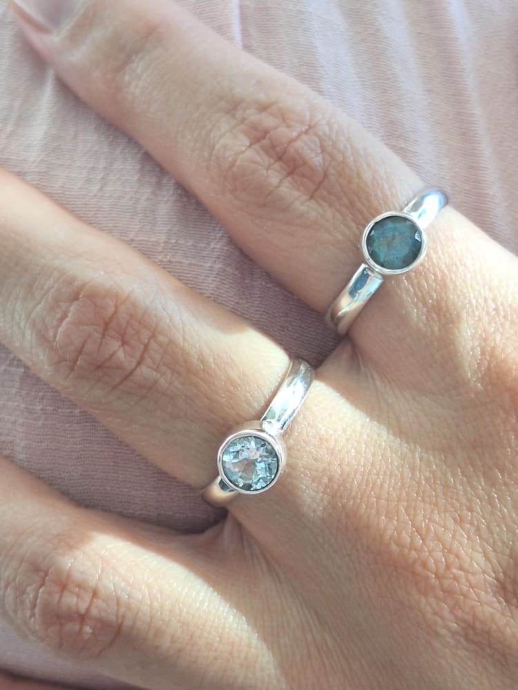 ANILLOS CON LABRADORITA Y TOPACIO AZUL