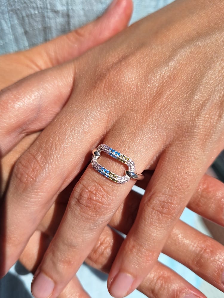 ANILLO CON CIRCONIAS DE COLORES