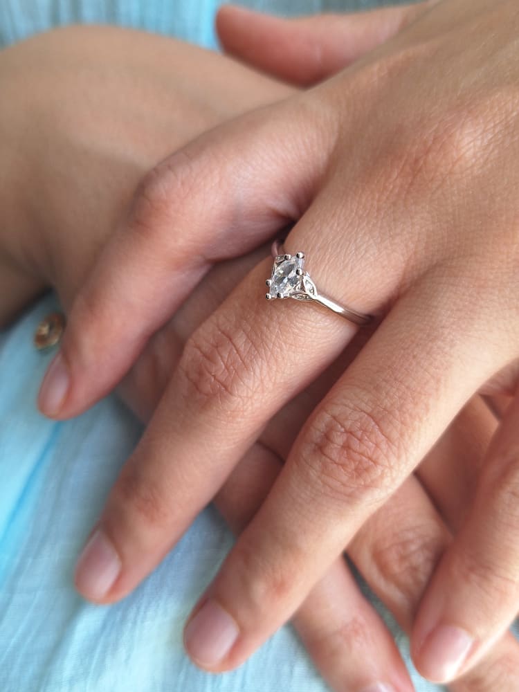 ANILLO SOLITARIO BAGUETT