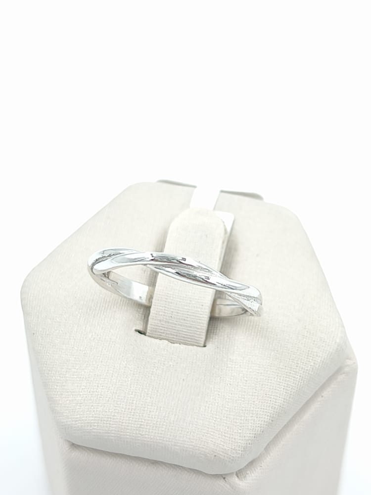 ANILLO ENTRELAZADO