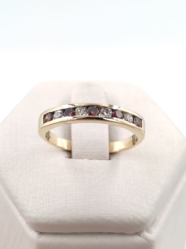 ANILLO MEDIO SIN FIN DE ORO CON TOPACIOS CAFÉ Y DIAMANTES