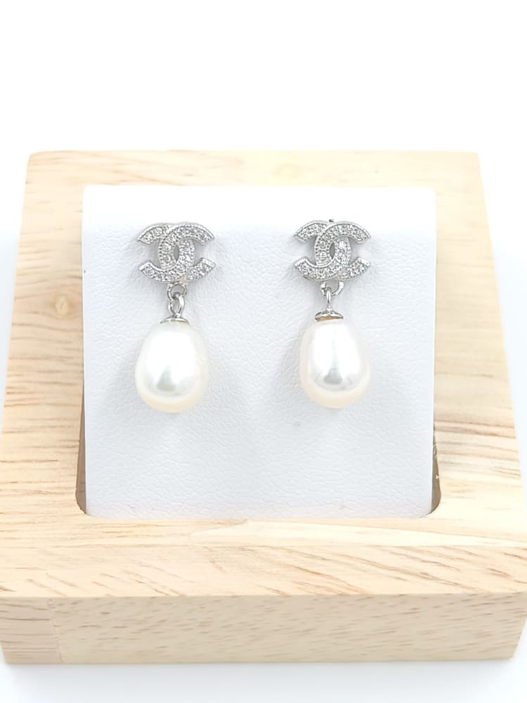 CARAVANAS ESTILO CHANEL Y PERLAS DE RÍO