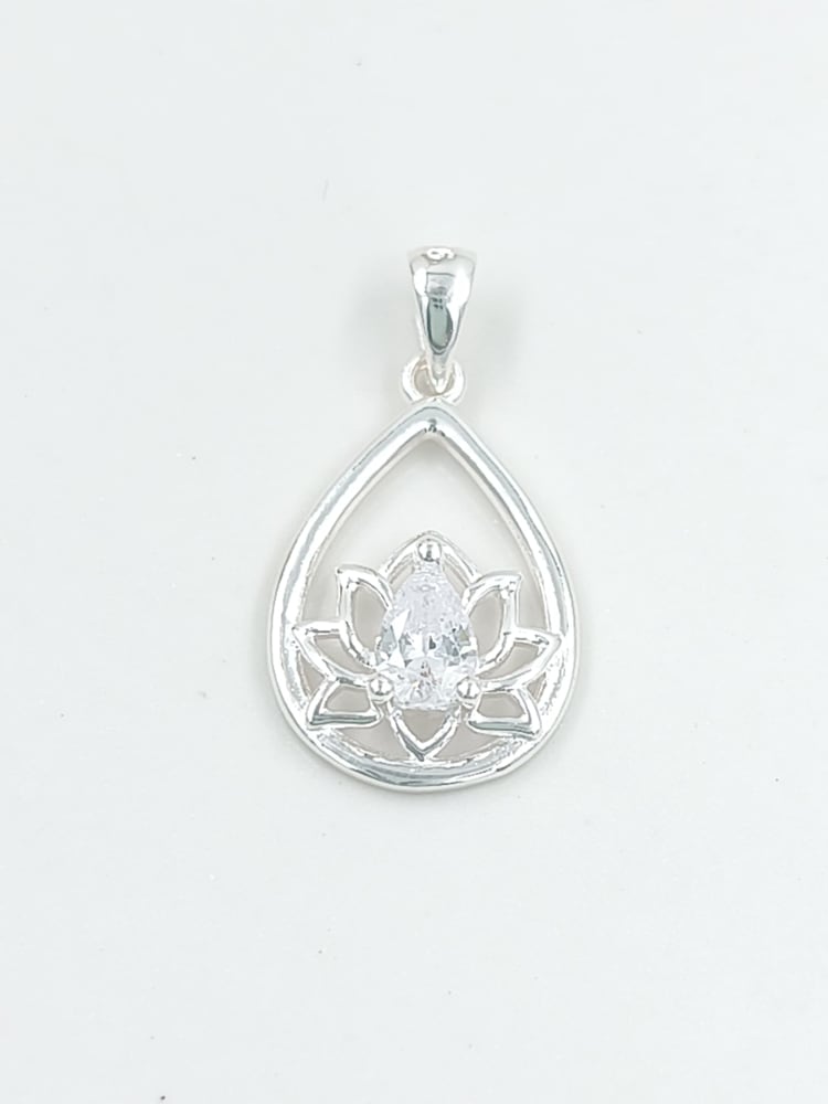 DIJE FLOR DE LOTO GOTA