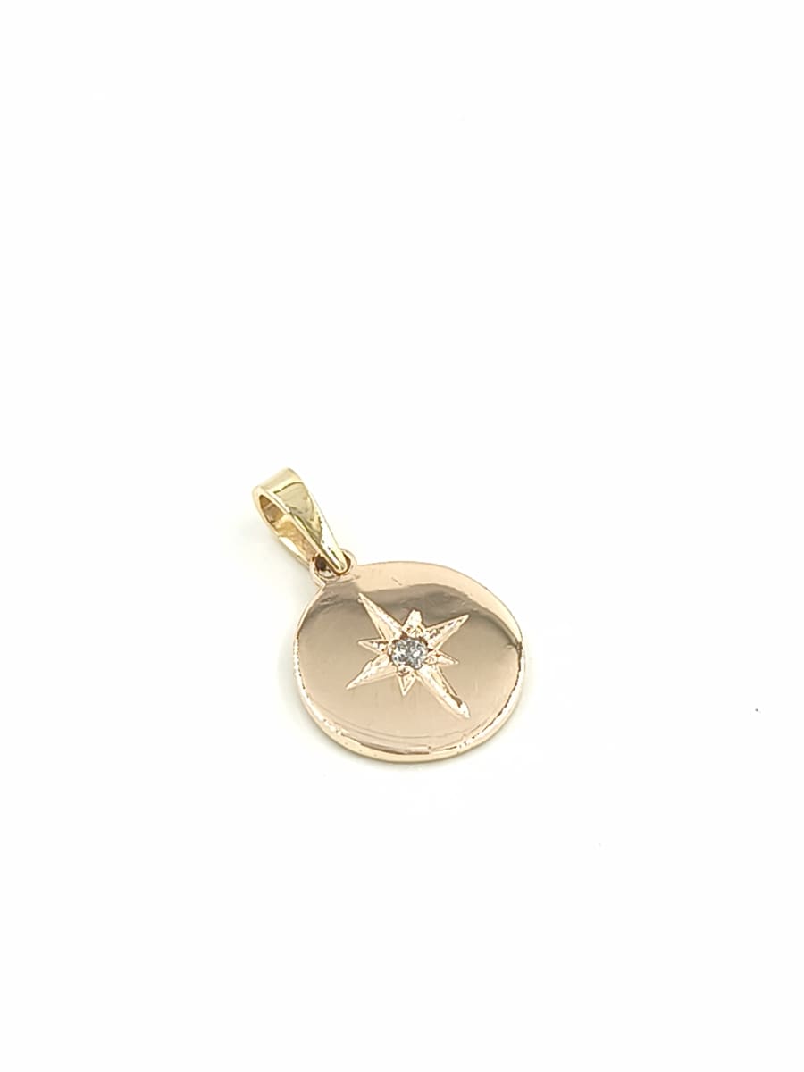 DIJE ESTRELLA DE LUZ DE ORO CON DIAMANTE - Después