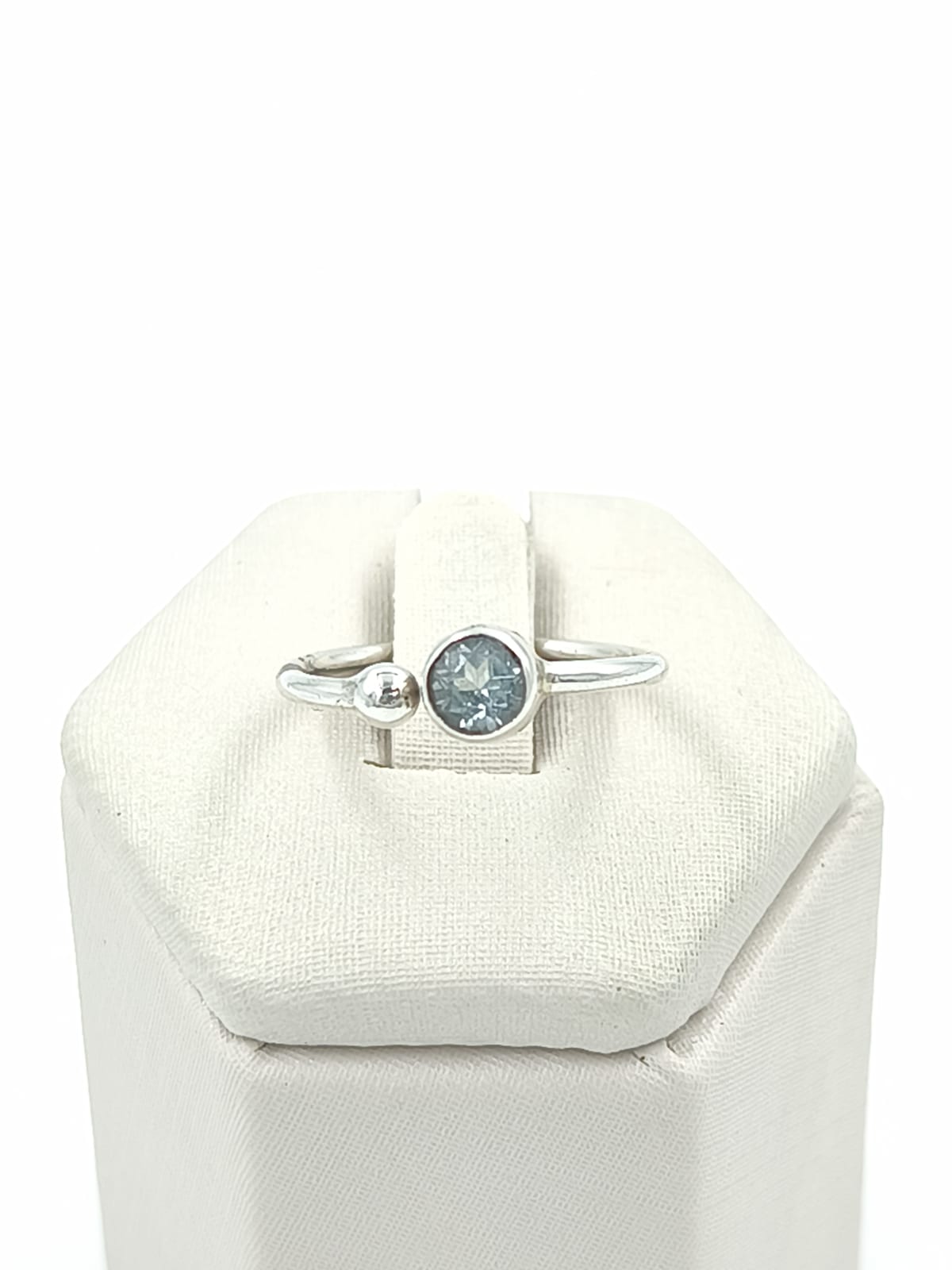 ANILLO CON TOPACIO AZUL 