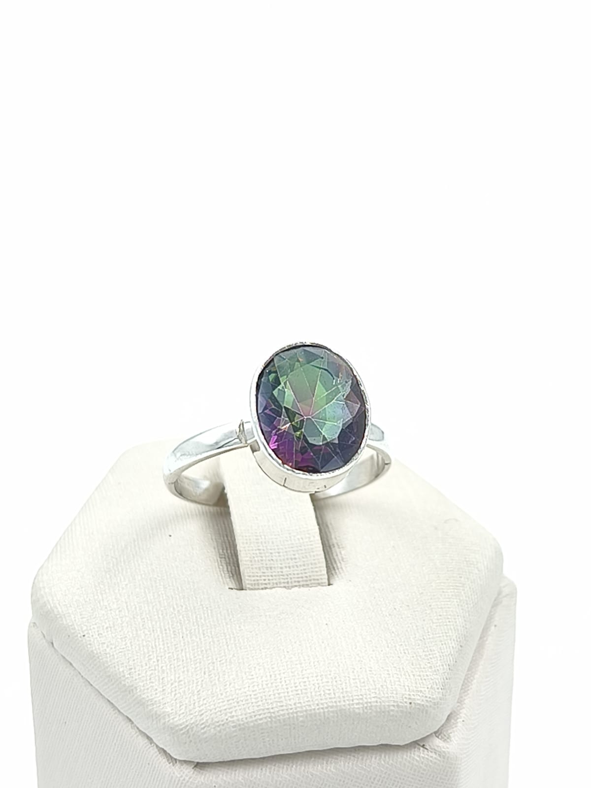 ANILLO CON TOPACIO MÍSTICO