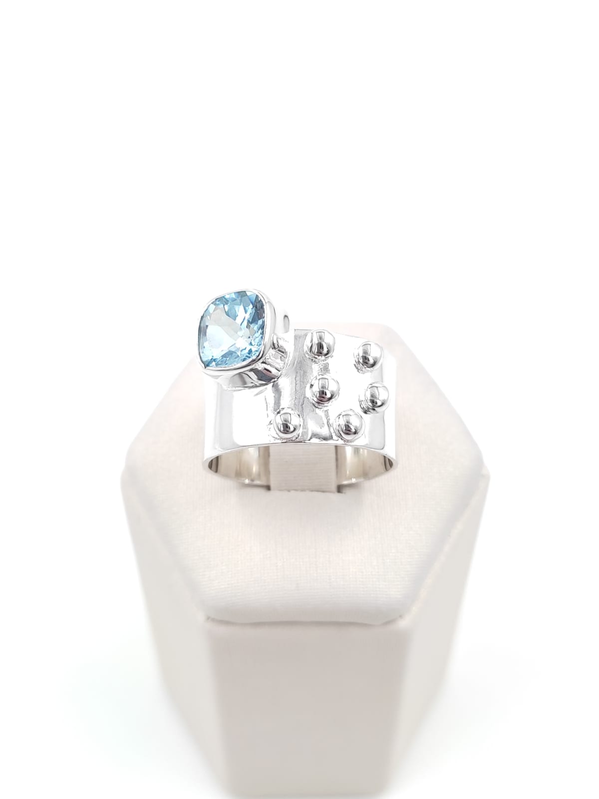 ANILLO CON TOPACIO AZUL