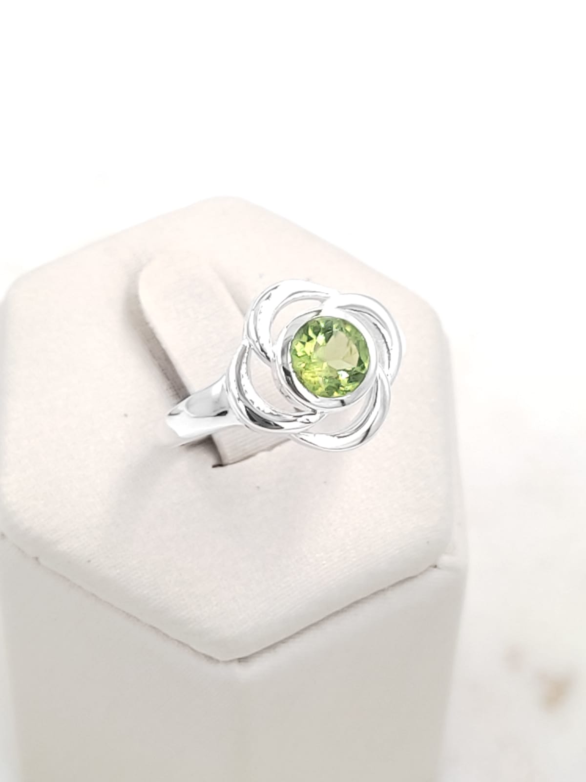 ANILLO CON PERIDOTO 