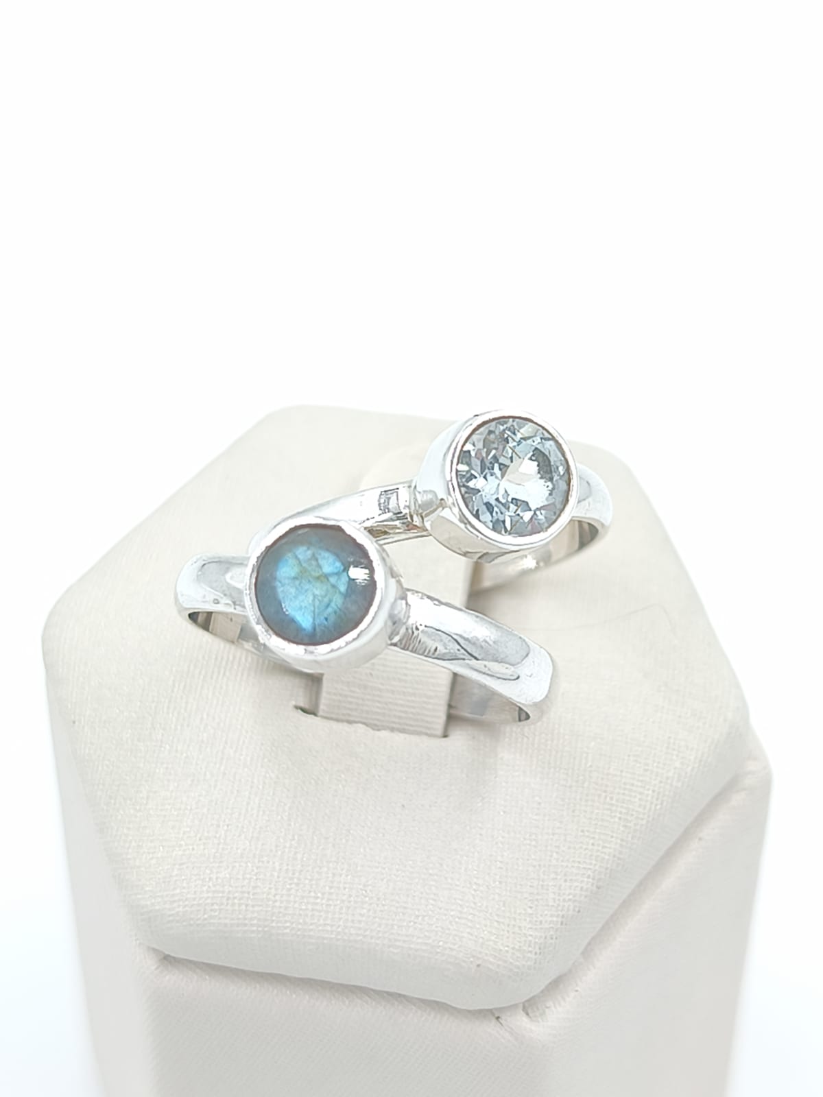ANILLOS CON LABRADORITA Y TOPACIO AZUL