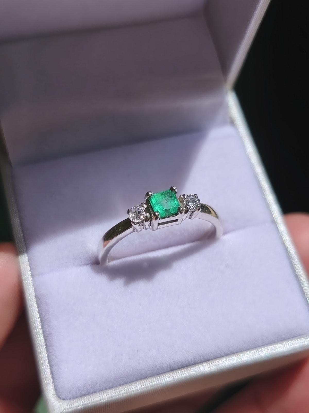 ANILLO CON ESMERALDA